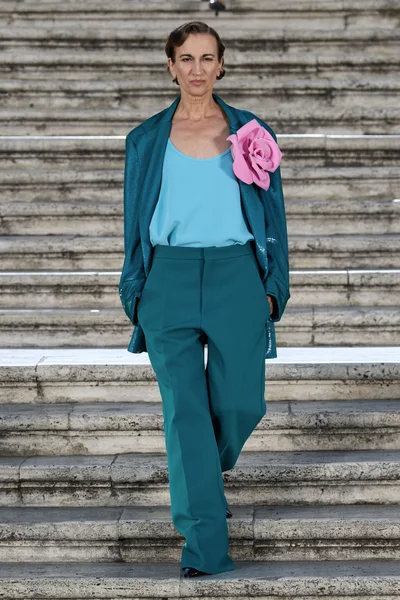 Look 50